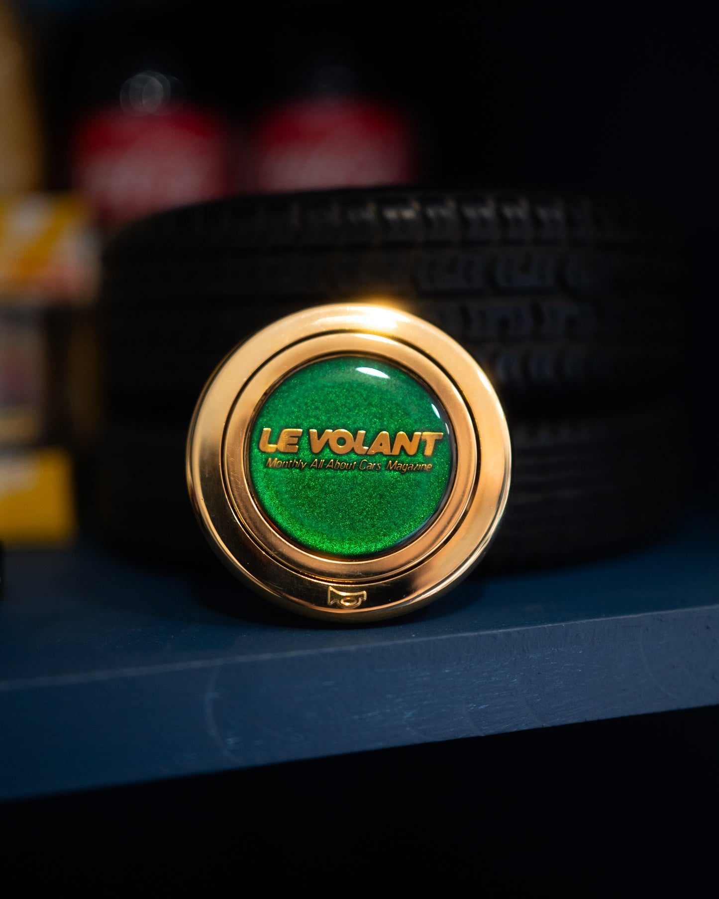 Le Volant Magazine Gold/Green Horn Button
