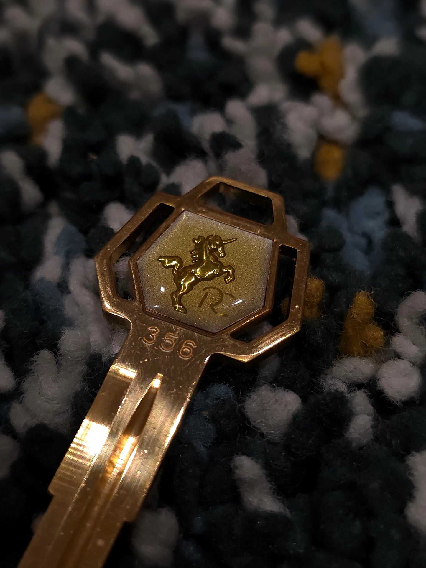 Royal Clover Unicorn M356 Fashion Key - Gold