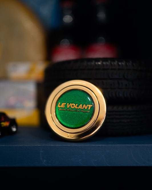 Le Volant Magazine Gold/Green Horn Button
